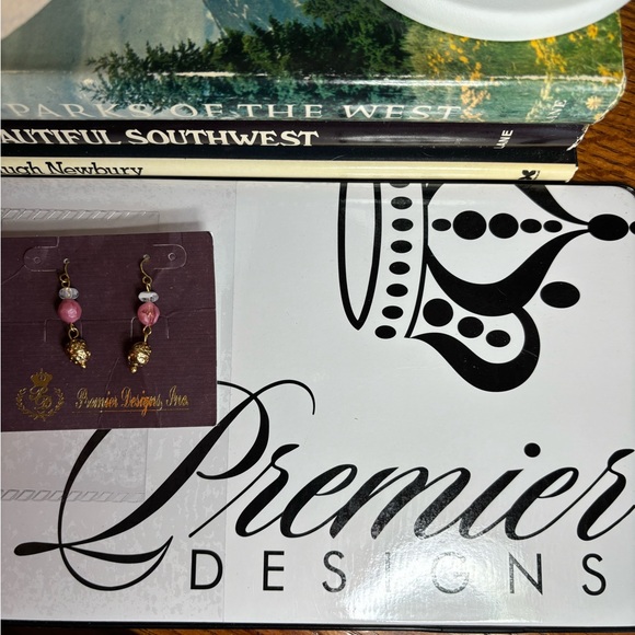 NWOT Premier Designs Dangle Earrings - Picture 2 of 5